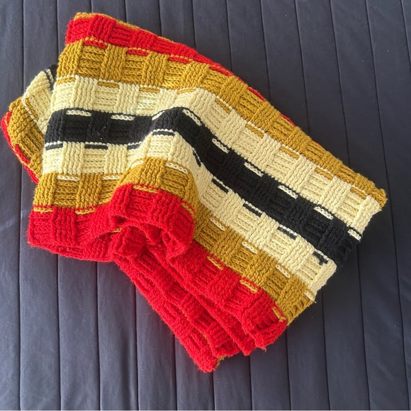 Vintage Basket Weave Granny Crochet Afghan Stripe Throw Blanket MCM
#1029249 - Picture 9 of 9